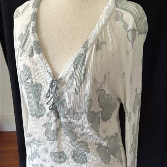 Gray and White Long Sleeve Tie Front Blouse - Picture 3 of 7